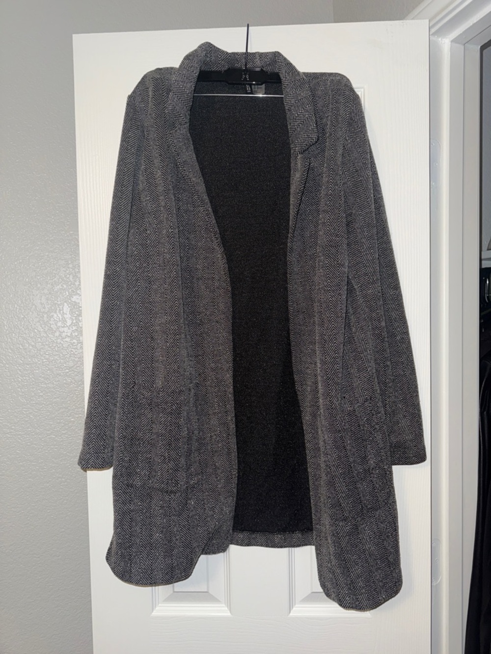 Divided Women's Dark Gray Open-Front Herringbone Cardigan